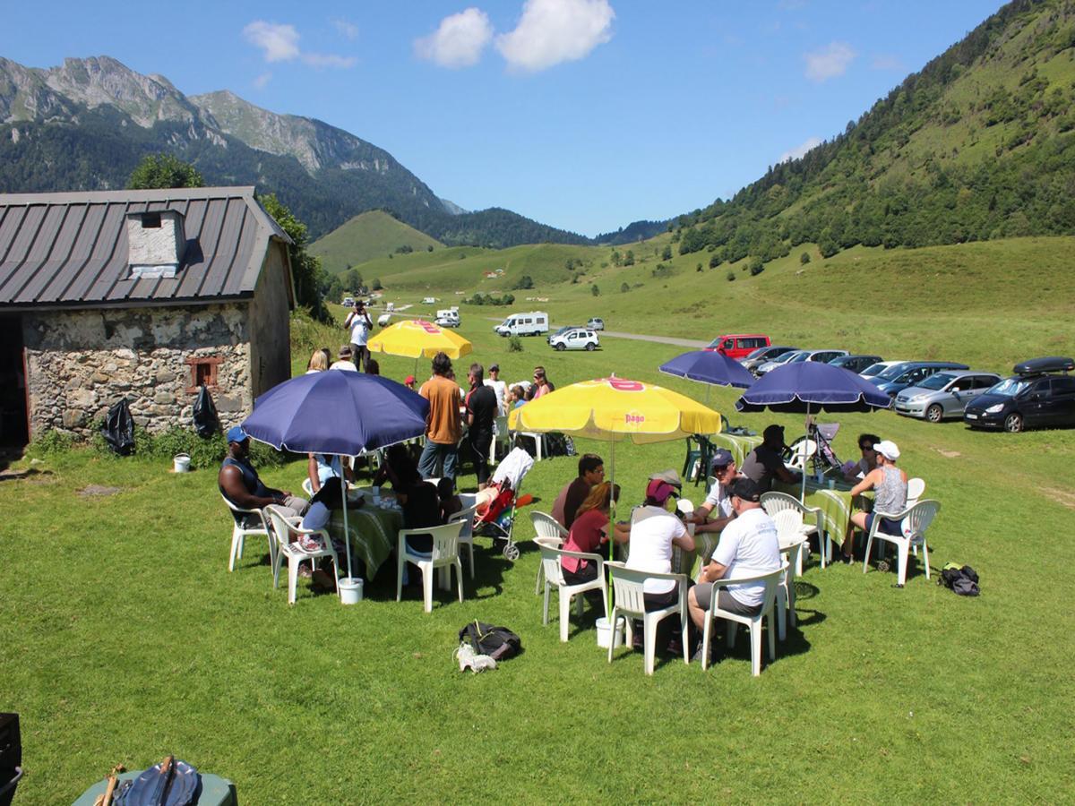 Auberge De La Vallee D'Ossau Izest Exterior foto